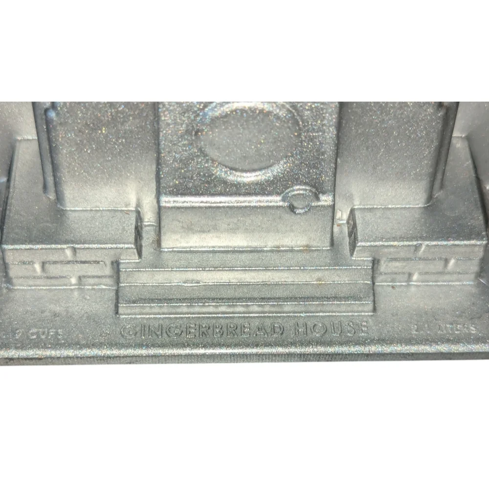 Nordic Ware Gingerbread 9 Cup Cake Pan, Never Used